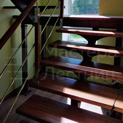 Лестница на монокосоуре на второй этаж