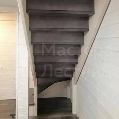 изготовление деревянных лестниц цена