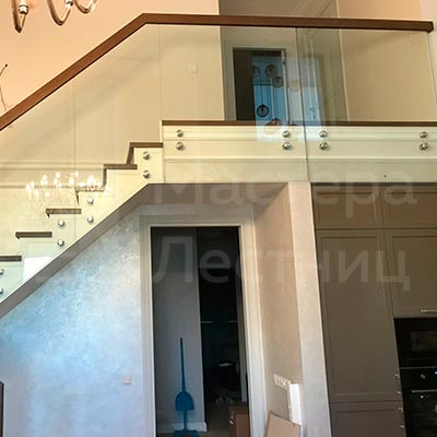 отделка лестницы из бетона в частном доме